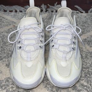 nike zoom air 2000 sneakers